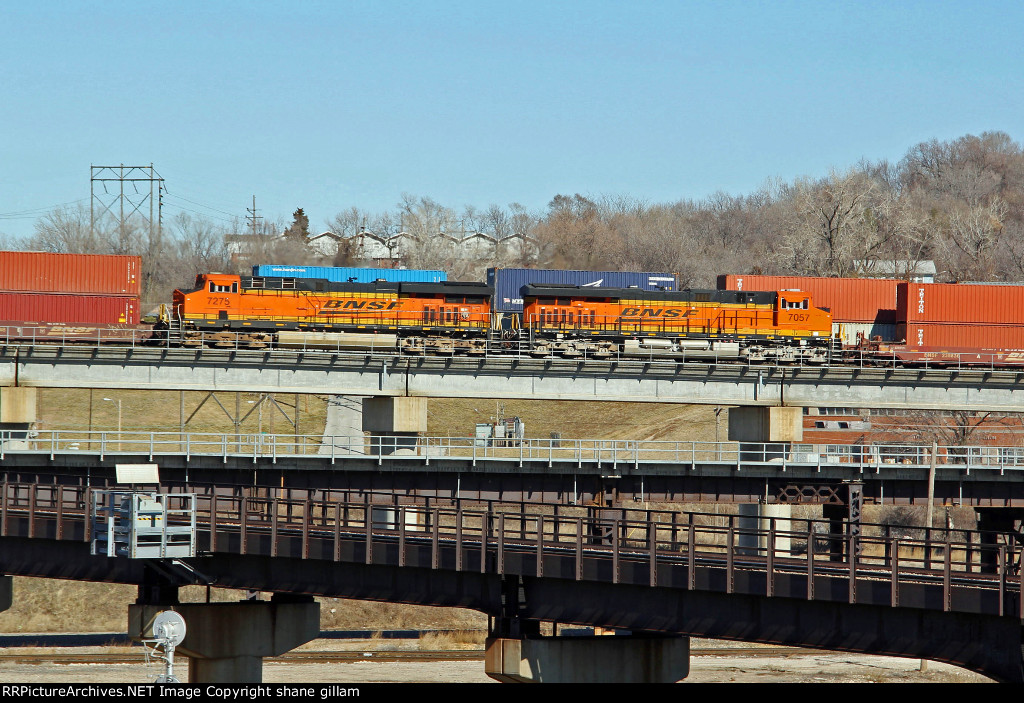 BNSF 7275 and Bnsf 7057 Work Dpu.